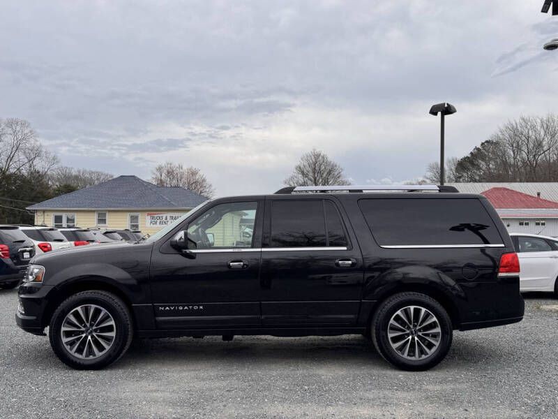 2015 Lincoln Navigator Image 2