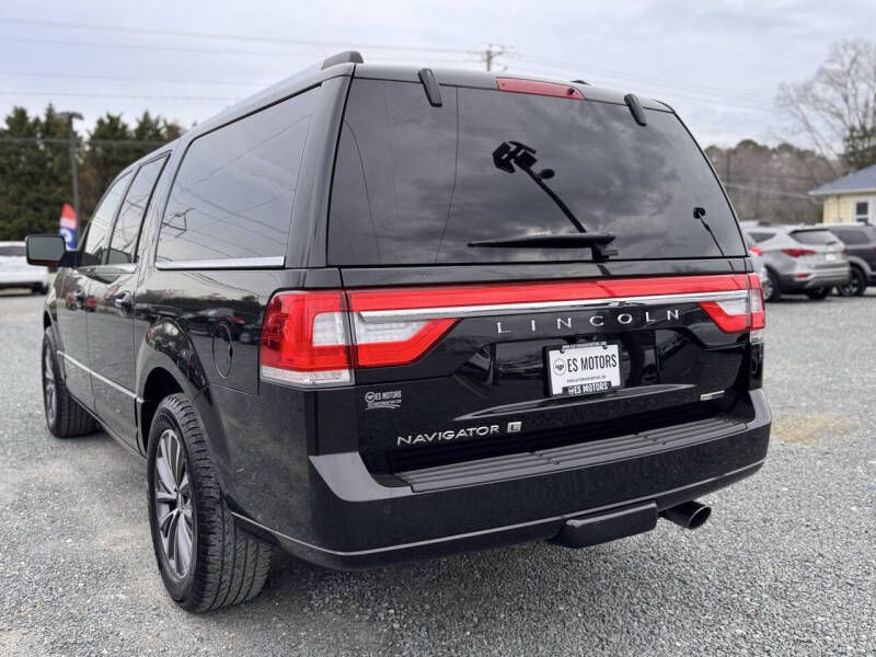 2015 Lincoln Navigator Image 3