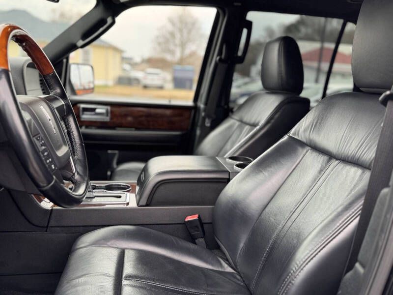 2015 Lincoln Navigator Image 9