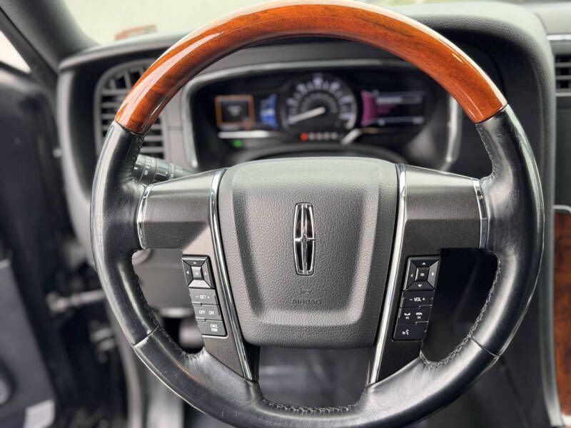 2015 Lincoln Navigator Image 10