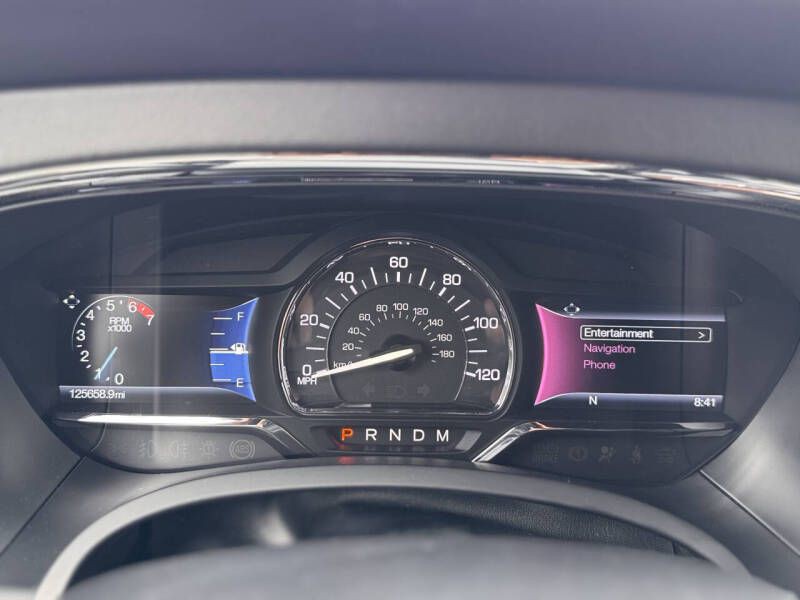 2015 Lincoln Navigator Image 11