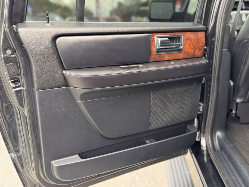 2015 Lincoln Navigator Image 13