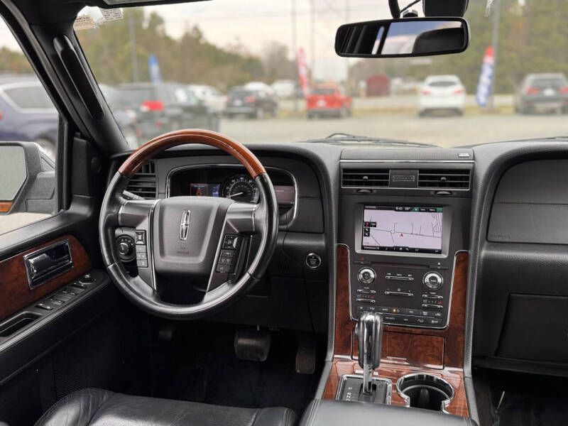 2015 Lincoln Navigator Image 15