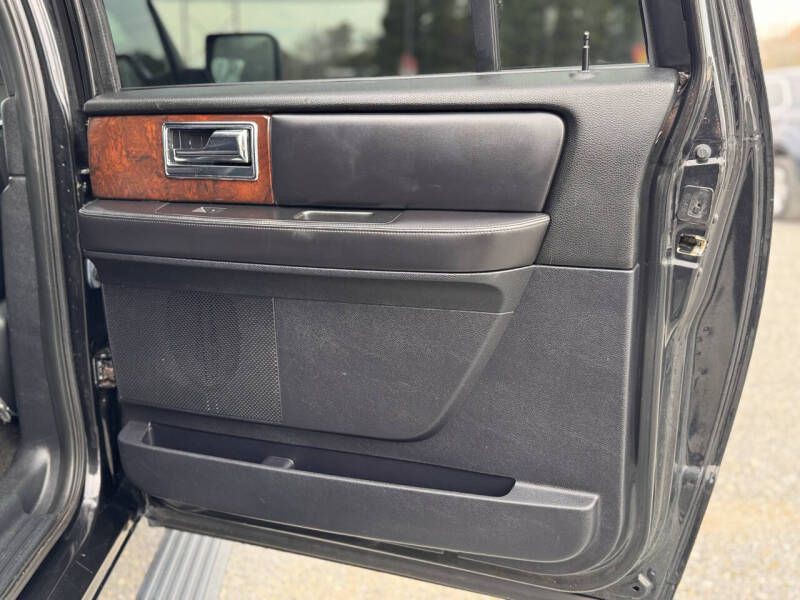 2015 Lincoln Navigator Image 18