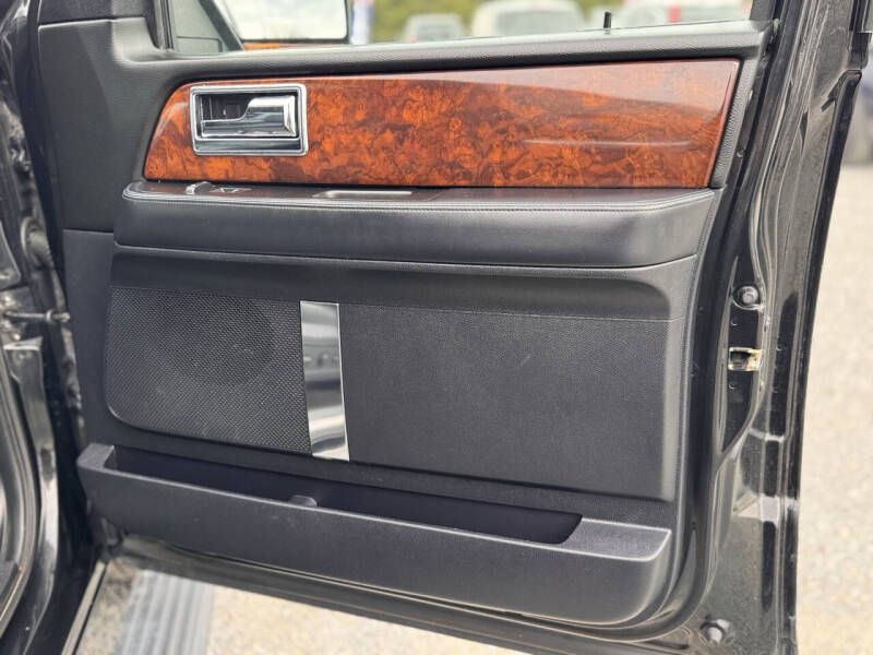 2015 Lincoln Navigator Image 19