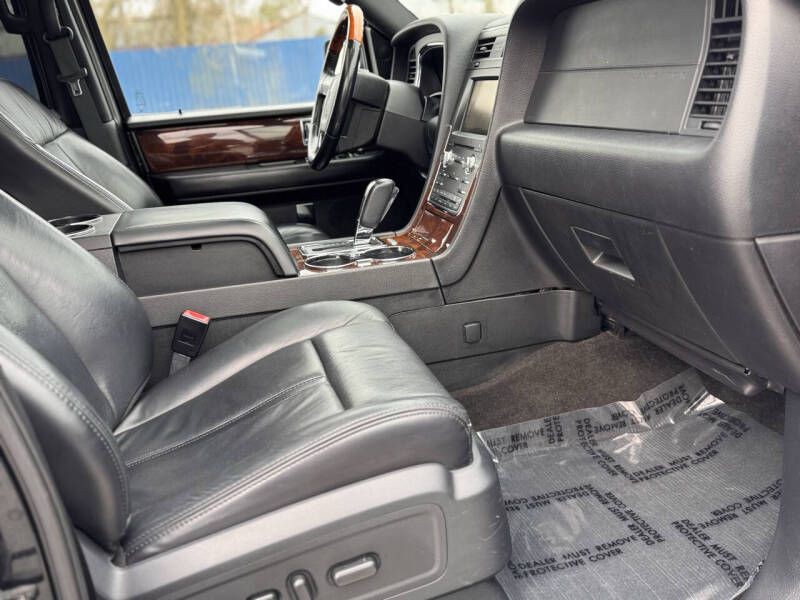2015 Lincoln Navigator Image 21