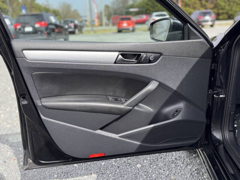 2013 Volkswagen Passat Image 8