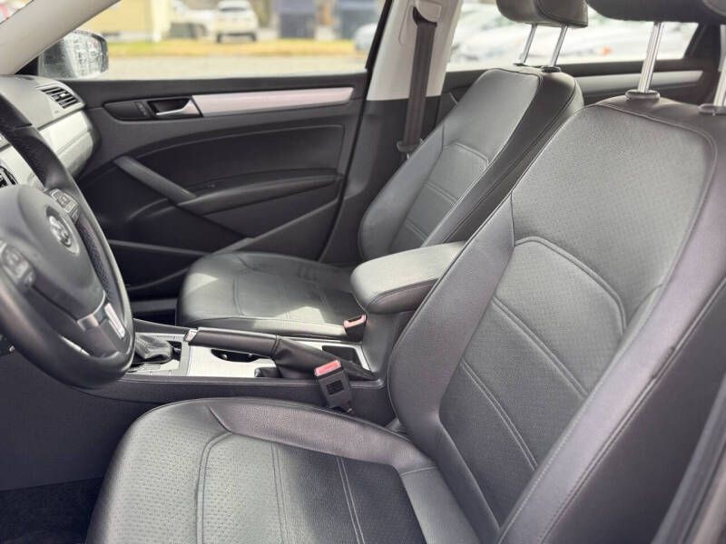 2013 Volkswagen Passat Image 9