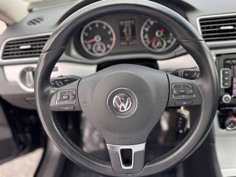 2013 Volkswagen Passat Image 10