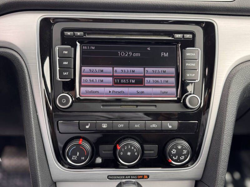 2013 Volkswagen Passat Image 12