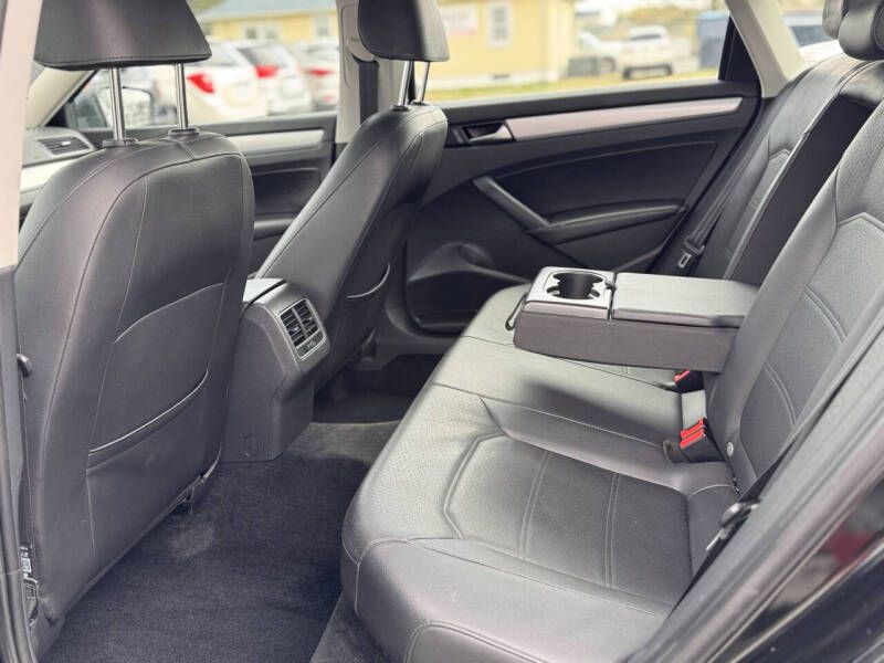 2013 Volkswagen Passat Image 14