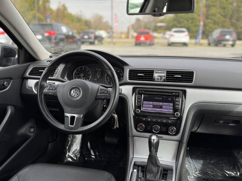 2013 Volkswagen Passat Image 15
