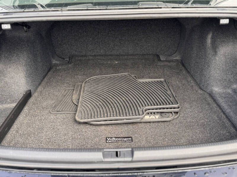 2013 Volkswagen Passat Image 16