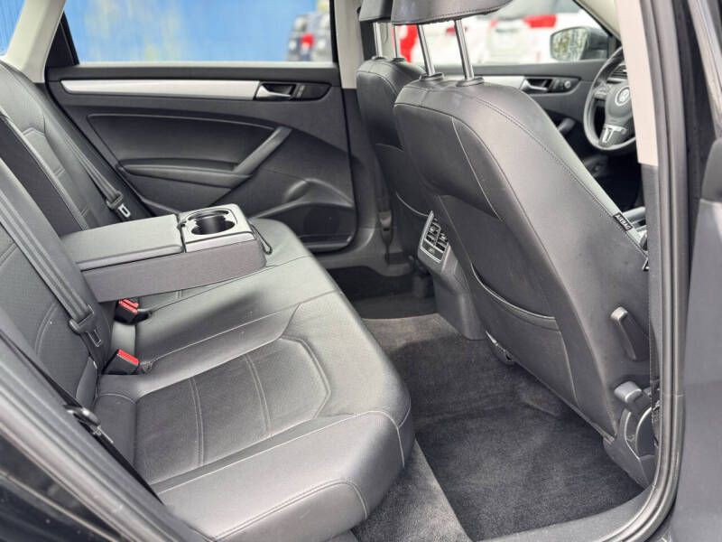 2013 Volkswagen Passat Image 18