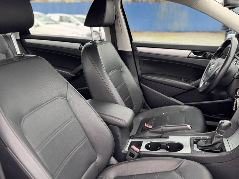 2013 Volkswagen Passat Image 20