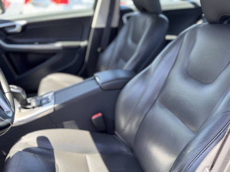 2015 Volvo S60 Image 9