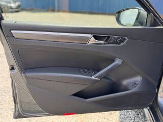 2017 Volkswagen Passat Image 8