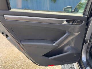 2017 Volkswagen Passat Image 13
