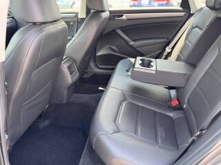 2017 Volkswagen Passat Image 14
