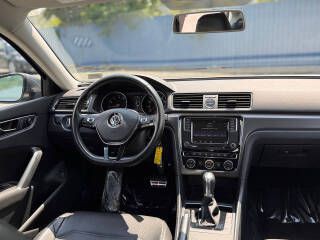 2017 Volkswagen Passat Image 15
