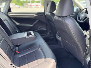 2017 Volkswagen Passat Image 18