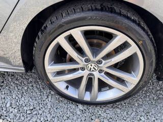2017 Volkswagen Passat Image 22