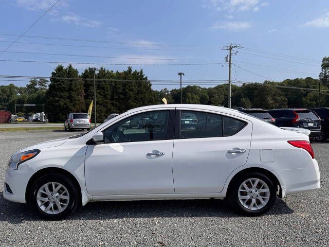 2019 Nissan Versa Image 2