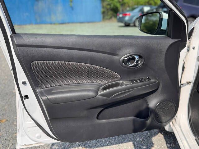 2019 Nissan Versa Image 8