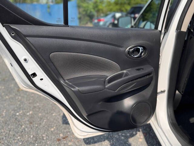 2019 Nissan Versa Image 13