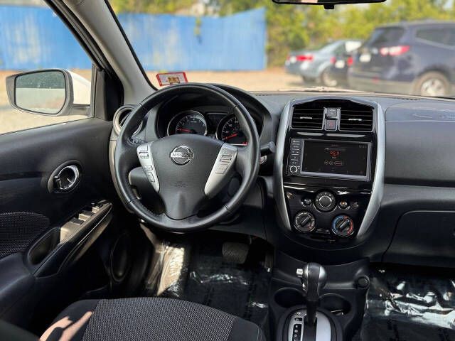 2019 Nissan Versa Image 15