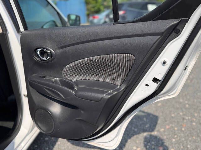 2019 Nissan Versa Image 17