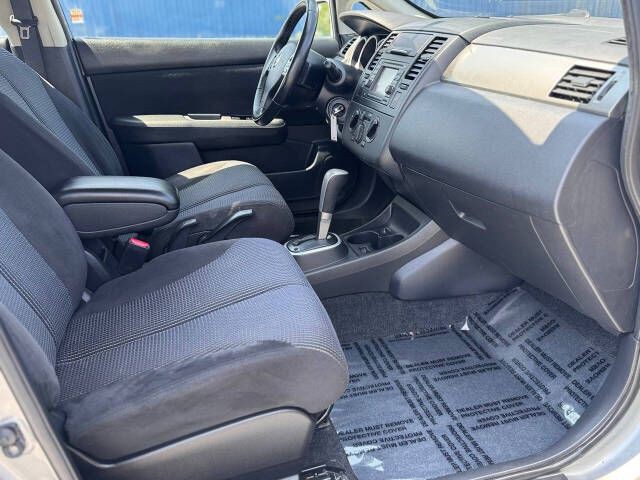 2012 Nissan Versa Image 5