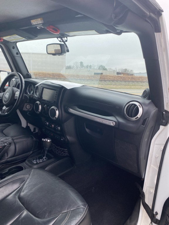 2013 Jeep Wrangler Image 8