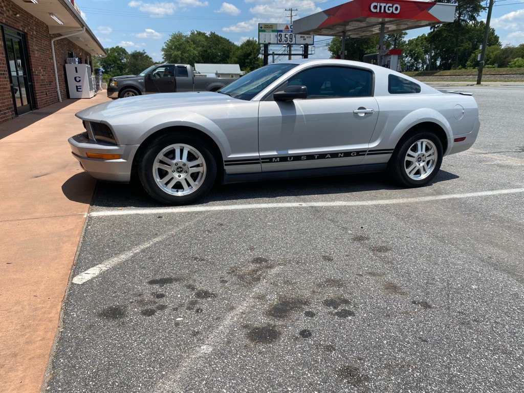 2008 Ford Mustang Image 2