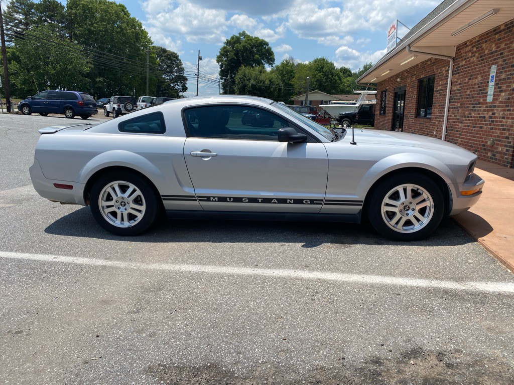2008 Ford Mustang Image 3