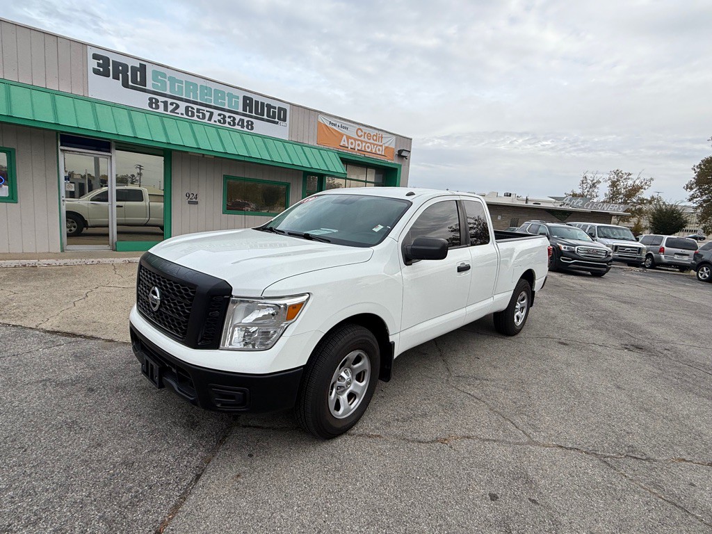 2019 Nissan Titan Image 2