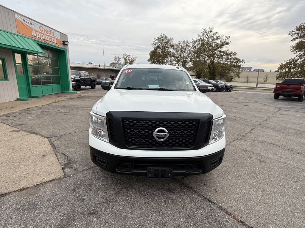 2019 Nissan Titan Image 3