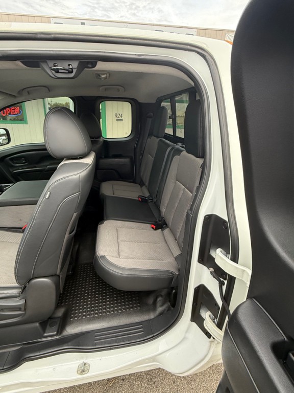 2019 Nissan Titan Image 9