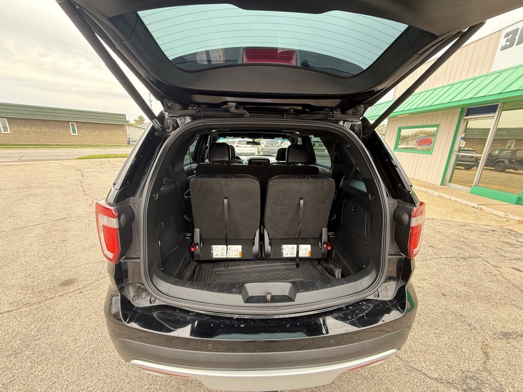 2017 Ford Explorer Image 8