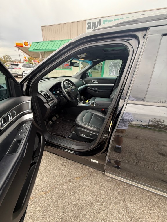 2017 Ford Explorer Image 12