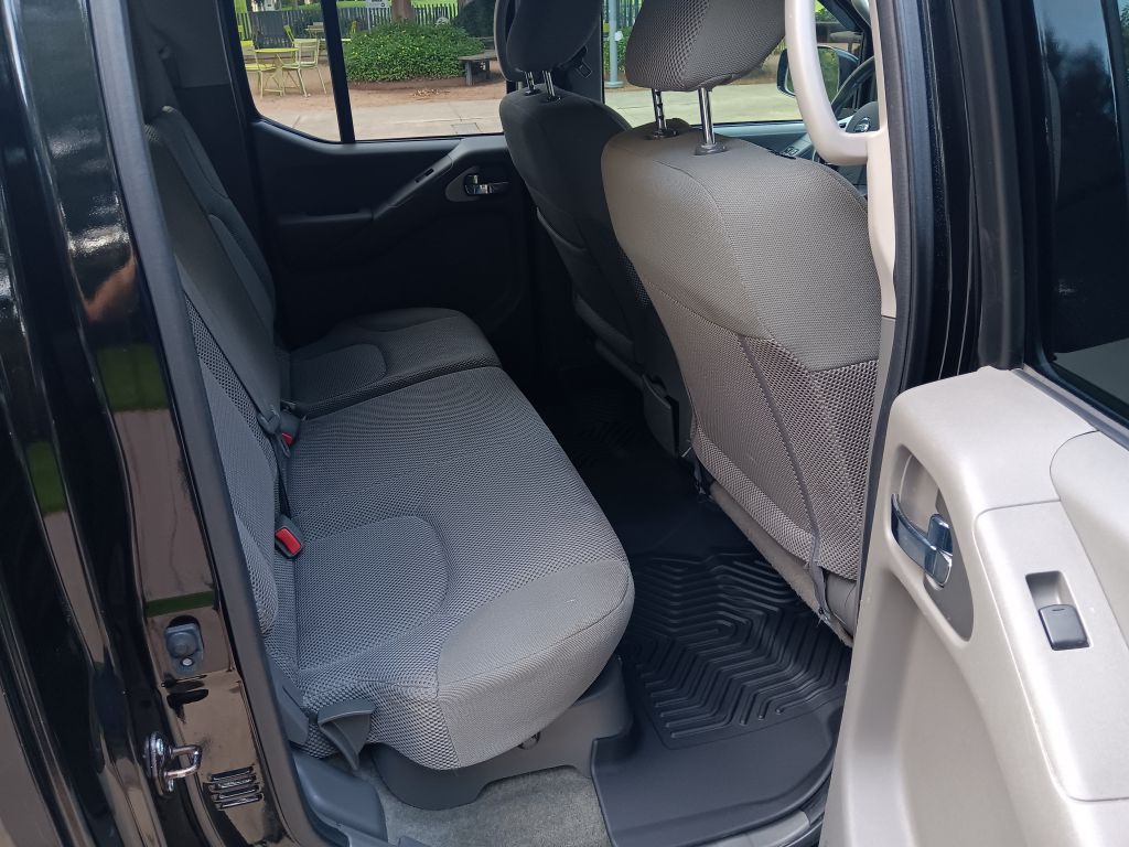 2016 Nissan Frontier Image 11
