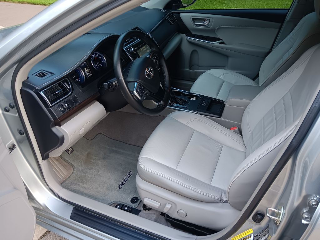 2015 Toyota Camry Image 9