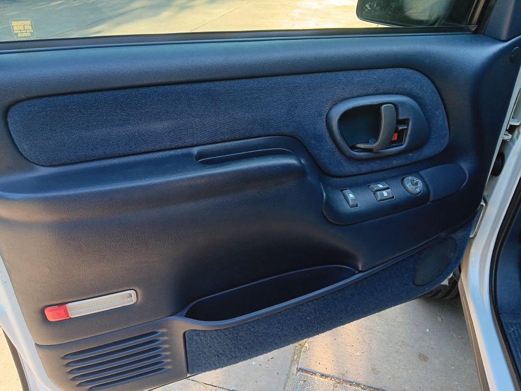1999 Chevrolet Tahoe Image 10
