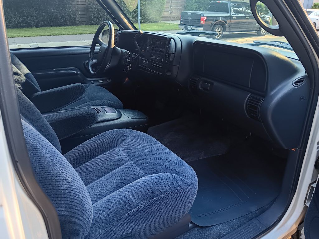 1999 Chevrolet Tahoe Image 13