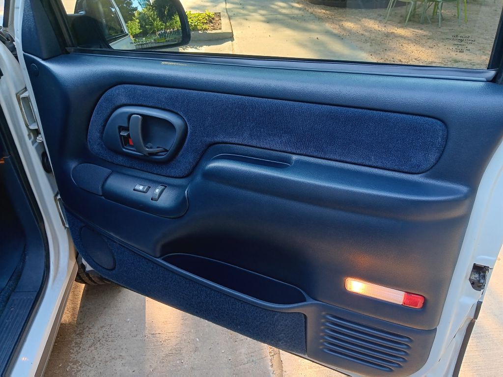 1999 Chevrolet Tahoe Image 14