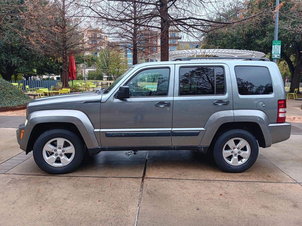 2012 Jeep Liberty Image 2