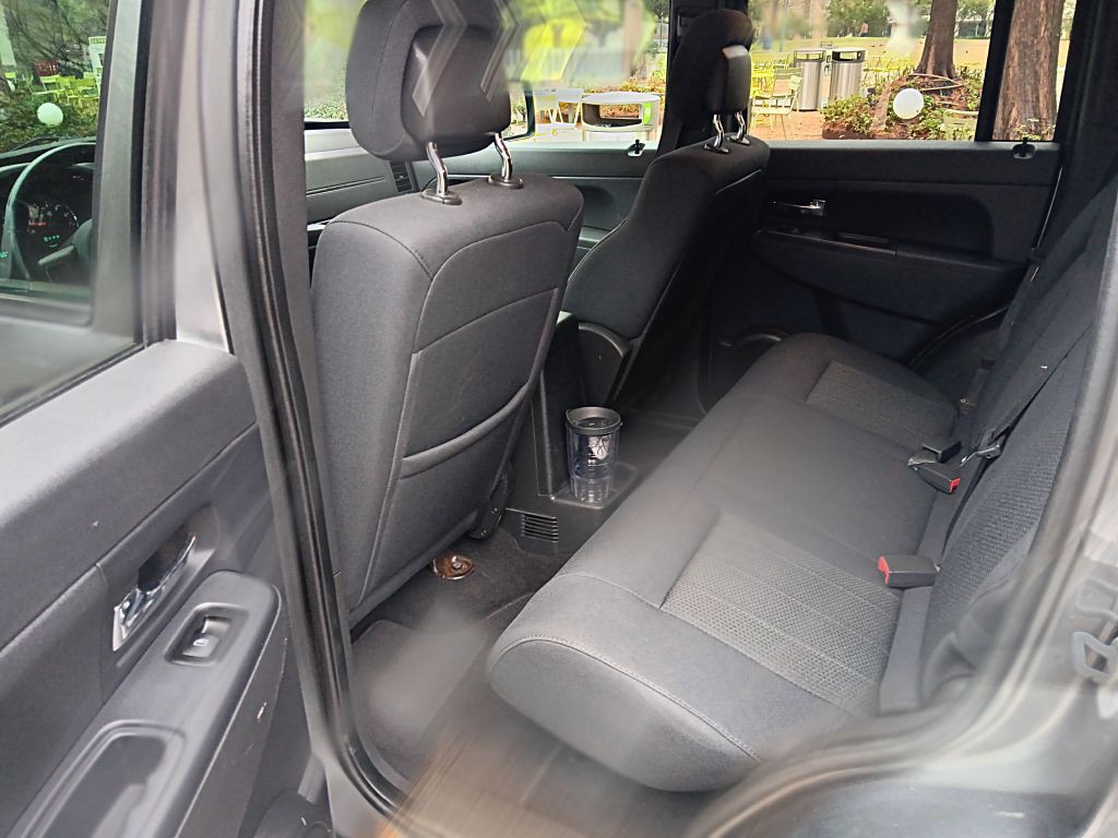 2012 Jeep Liberty Image 10