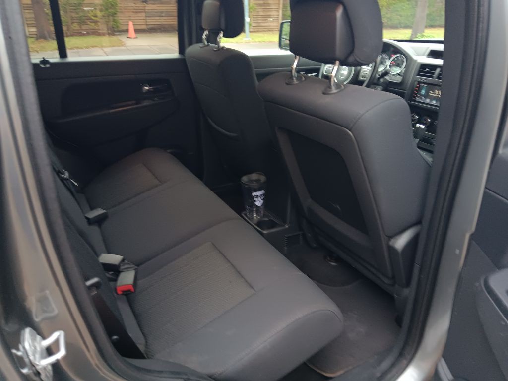 2012 Jeep Liberty Image 12