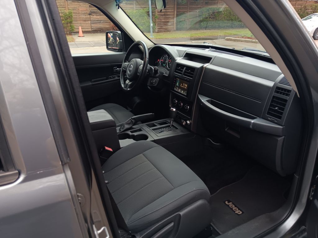 2012 Jeep Liberty Image 13