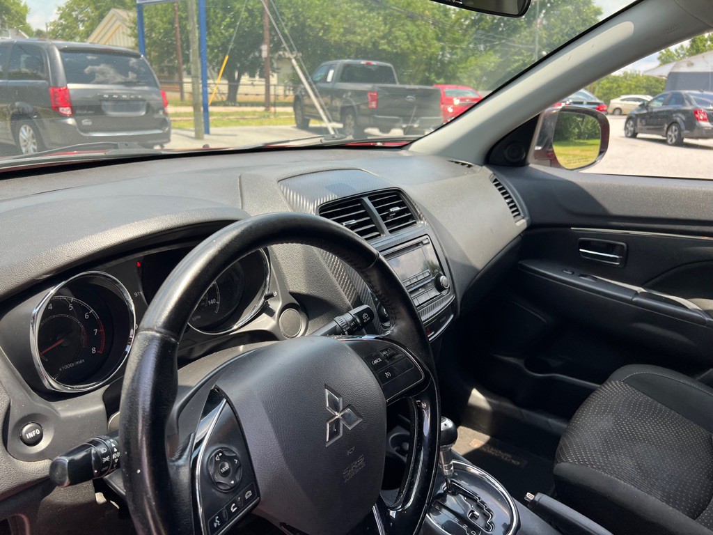 2016 Mitsubishi Outlander Image 80